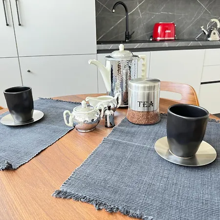 Luxus Living In * Μπουργκάς